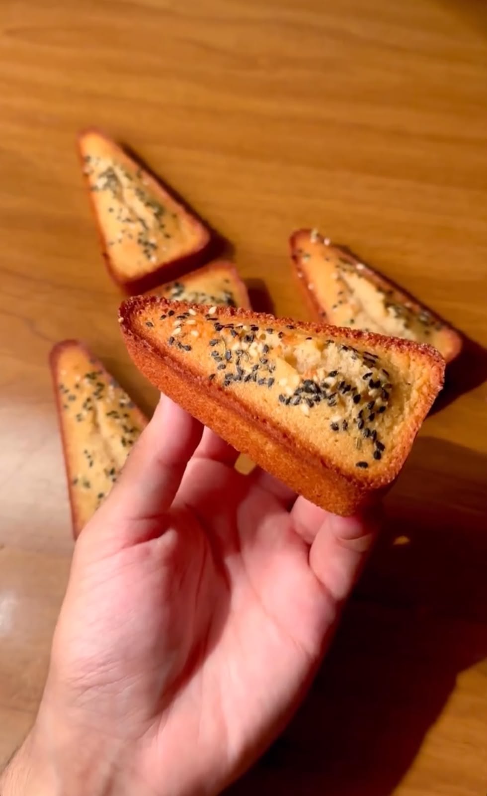 قطع ذرى بالسمسم والحبة السوداء